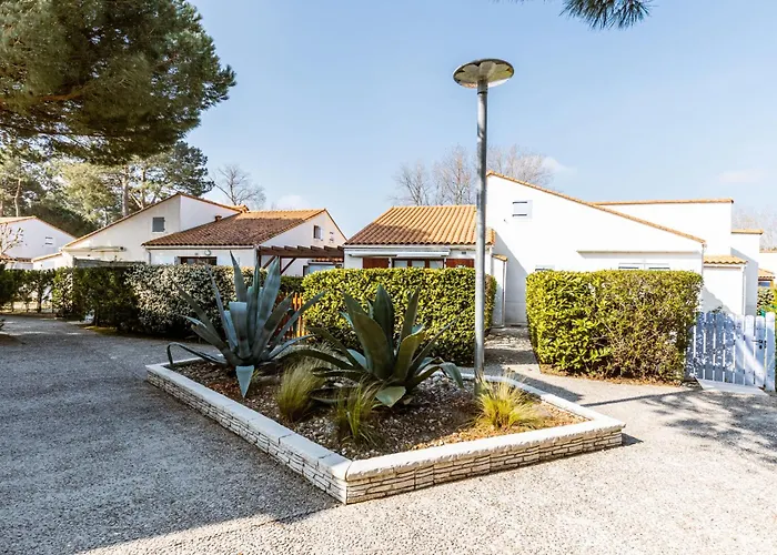 Сasa de vacaciones Les Charmilles-13 By Interhome