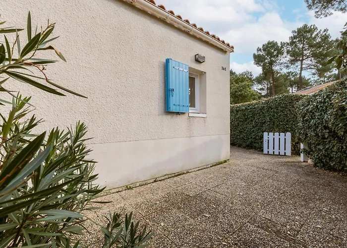 Сasa de vacaciones Les Charmilles-13 By Interhome *