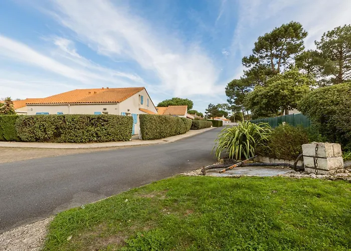 Les Charmilles-13 By Interhome *